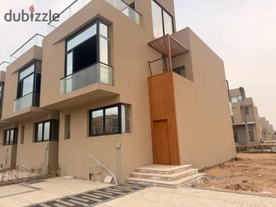 Corner Townhouse for Sale in Gates Prive – Directly on Dahshour Link