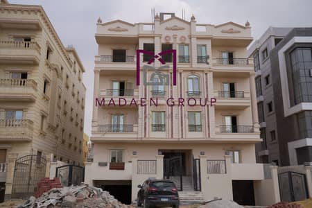 In Grand Heights, the Boulevard neighborhood, with a year of facilities and immediate delivery. Claim your unit.