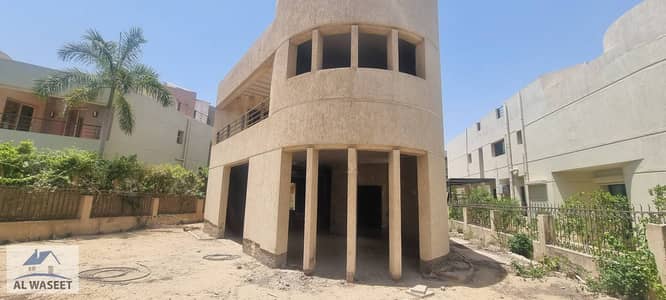 Villa 600 sq m, standalone, semi-finished  Building area 400 sq m