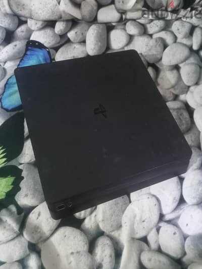 بلايستيشن ٤ ٥٠٠ جيجا استعمال خفيف مع دراعين ps5 تقليد