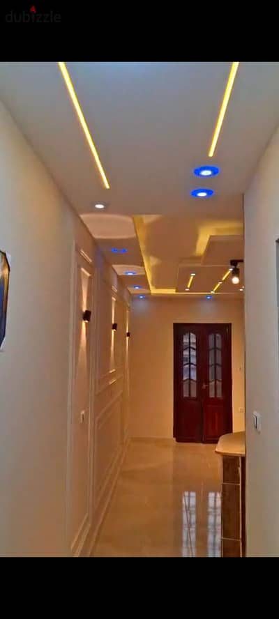 A very special apartment for a groom, in a prime location, with finishing and a view that is not damaged.