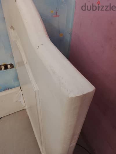 عدد 2 سرير اطفال الواحد بستمائه جنيه بدون موله