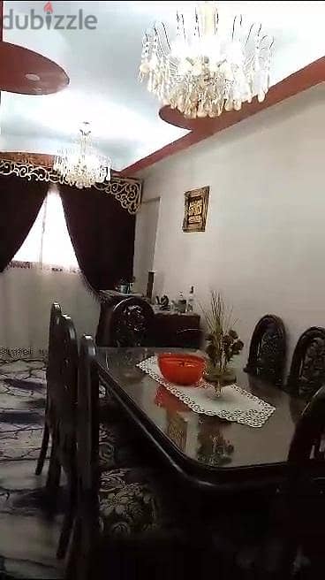 سفره ٨ كراسى خشب زان وبوفيه ونيش استخدام عروسه البيع بسبب السفر