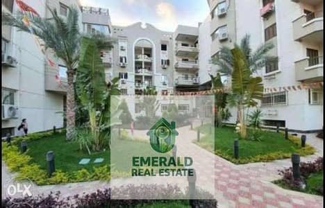 للبيع شقه الترا لوكس 170م في كمباوند Emerald الشطر العاشر زهراء المعادي