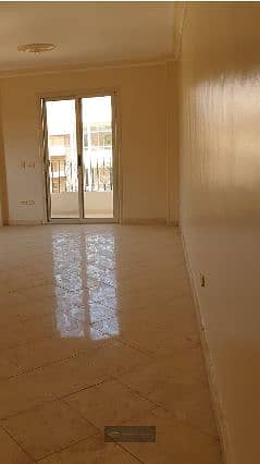 185 square meters apartment for sale in Sheikh Zayed, 7th district, fully finished, very distinctive location in the heart of the villas area in the 7th district, just minutes away from Mall of Arabia, Arkan, and Hyper