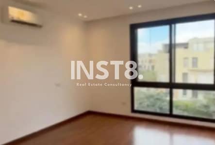 Luxury Triplex 3Bed with High Finishing and Roof