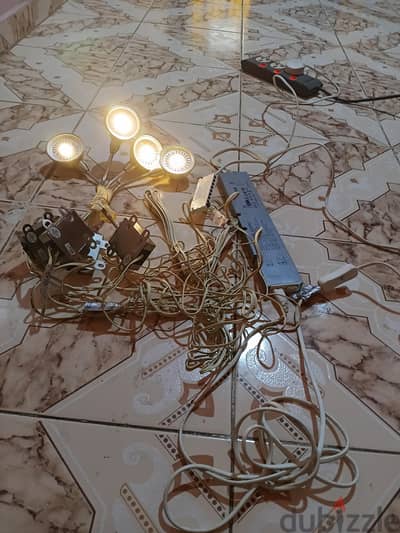 وحدة إضاءة موضعية LED (سبوت)