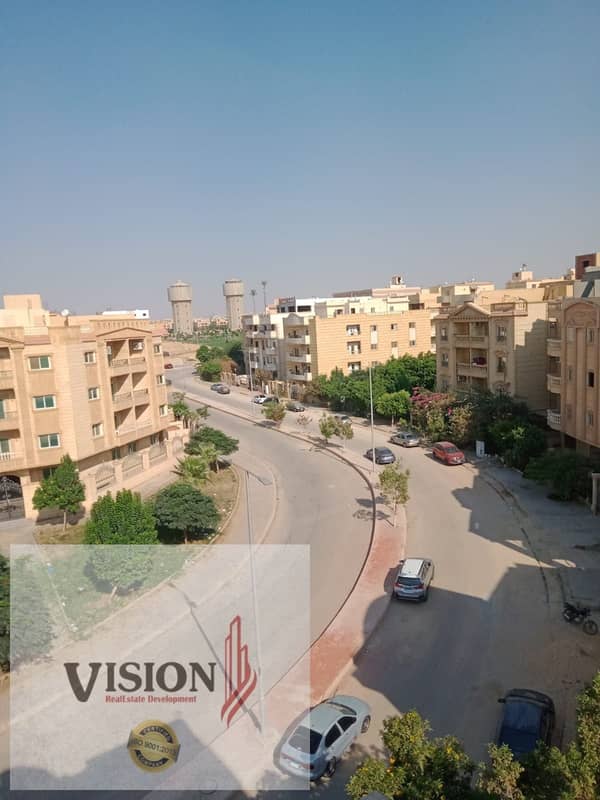 شقه للبيع في ارقي  المناطق بمدينه الشروق-elshorouk city- و بالقرب من مدينتى استلام فورى من المالك مباشره