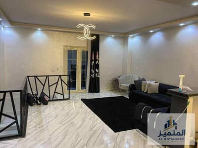 دوبلكس متشطب بالكامل مساحة ممتازة بجاردن في ڤيلا بالحي الرابع واجهة حجر بالقرب من جاردينيا مول