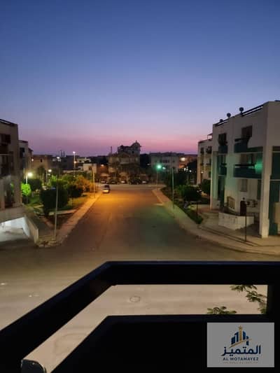الحي السادس – السبع عمارات، موقع مميز على محور العبور الرئيسي، بالقرب من أهم الخدمات والمحاور، موقع حيوي مناسب للسكن والاستثمار.