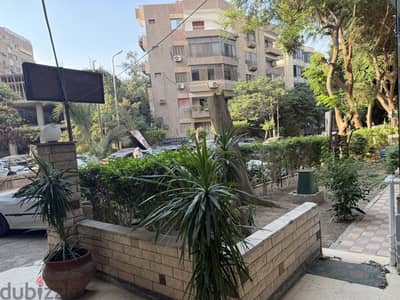 شقه في المعادي الجديده بشارع اللاسلكي الرئيسي بالتكييفات والعفش