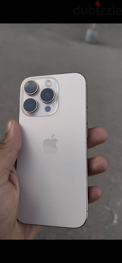 آبل - آيفون 16 برو
