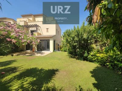 Villa for sale on the Suez Road opposite Madinaty with a front sea view overlooking green spaces minutes from Mountain View Hyde Park Sodic