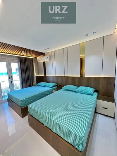 استمتع باجواء الساحل طول السنه ف راس الحكمه أمتلك شاليه غرفتين Double view رؤيه واضحه للبحر من جميع الغرف بجوار بيت البحر سي شور هايد بارك الماظه باى