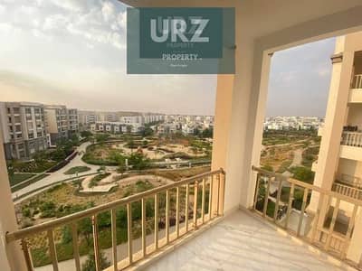 3-bedroom apartment with nanny room in a prime location in New Cairo at early phase price with installments minutes from Hyde Park Zed E