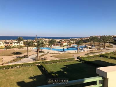 Chalet available for immediate handover, first row by the sea, with VIP finishing, located in the heart of Ain Sokhna at La Vista 6 resort; installmen