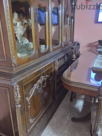 ترابيزة و نيش و اربع كراسي
