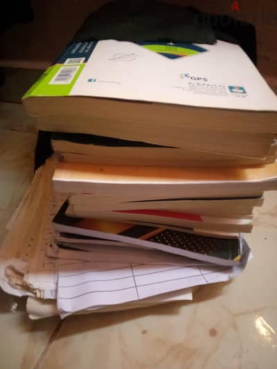 كتب خارجيه و ملازم مدرسين اولى ثانوي ترم اول و ثاني