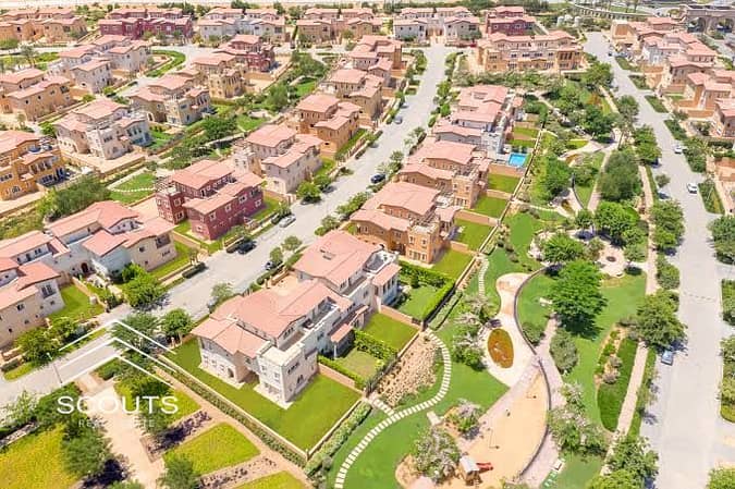 لقطه للبيع سكاي فيلا في هايد بارك 270 م 3 غرف نوم | 7 د من الجامعه الامريكيه فى قلب الجولد اسكوير والخدمات Hyde park بمقدم 5% فقط وتقسيط علي 10 سنين