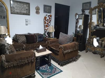 طقم انترية خشب زان بحالة ممتازة