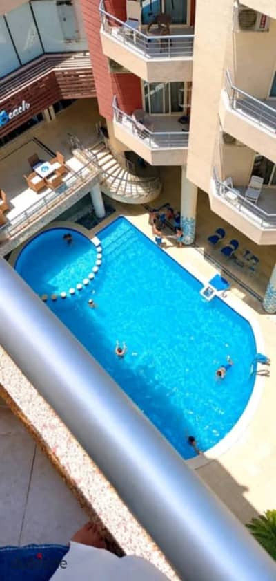 One-bedroom chalet with a living room for sale directly on the sea; fully furnished and air-conditioned (Hurghada).