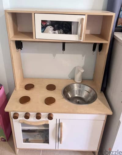 Kids functional kitchen