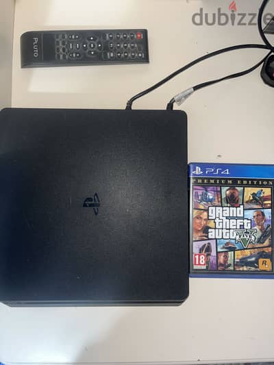 Ps4 slim 500gb حالة ممتازة متفتحش قبل كده و معاه cd gta 5