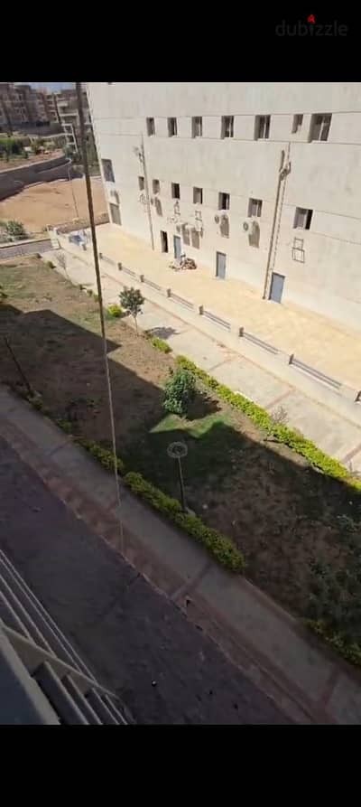 *Empty Apartment for Rent Direct from Owner in Dar Misr El Qaranfol* شقة فاضية للإيجار من المالك في دار مصر القرنفل *مساحة: 130 م²  الدور الثالث 3 غرف (غرفة منهم ماستر) 2 حمام - عداد كهرباء - عداد غاز - عداد مياه - انتركم من الشقة لباب العمارة *السعر: 