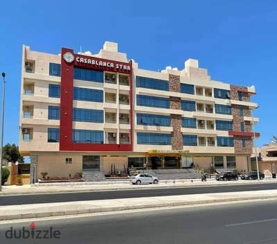 Long-term rental: Beachfront chalet with one bedroom and a living room in Hurghada, featuring a private beach.