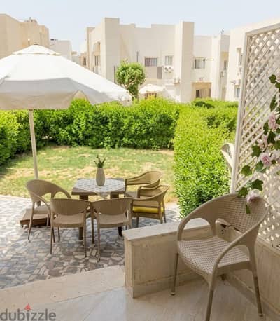 شالية بحرى ارضى بحديقة بقرية وايت باى