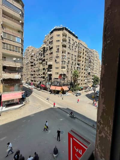 للإيجار شقة موقع مميز جدًا في شارع العشرين / فيصل، الدور الثاني، ناصية