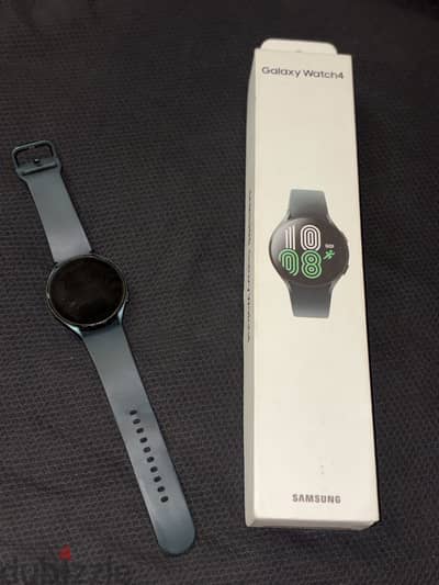 ساعه galaxy watch 4 مقاس 44 mm  معاها كل حاجه