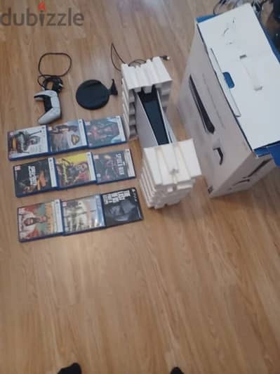PS5 اللون ابيض البراند سوني سعة الهارد 1 تيرا عدد أذرع التحكم (1)