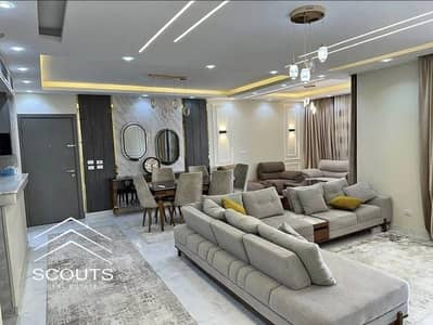 فرصه استثماريه مضمونه استلم فوري في قلب العاصمه الاداريه R3  شقه للبيع  متشطبه Ultra Super Luxe فيو مباشر علي الجاردن قريبه من حي الوزارات