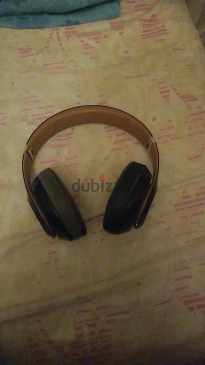 Beats studio 3 with box