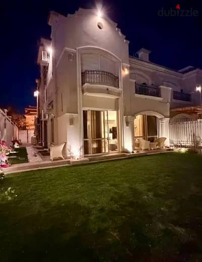 VIP Villa immediate delivery in La Vista, finishing at the highest level in front of Hyde Park and city gate, ready for furnishing