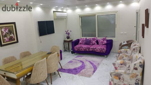 Furnished apartment for rent in Maadi, 10th Street, near the metro station, consisting of two bedrooms, a reception, a bathroom, and a kitchen, fully air-conditioned, Wi-Fi, natural gas, sixth floor, elevator.