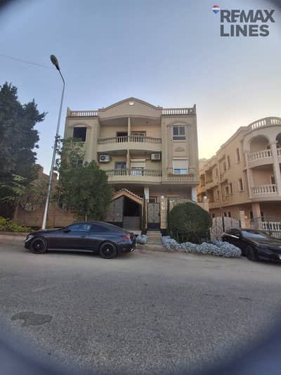 165m apartment ultra super lux in Al-Shorouk, third neighborhood, west, distinctive location, 3 rooms including master, reception 4 pieces, private garage, armored door, water motor, and view of the main mosque
