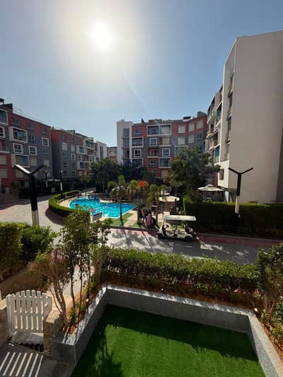 Duplex + private garden for sale in New Cairo, fully finished and furnished with all electrical appliances and immediate handover on the key. The pictures are of the duplex.