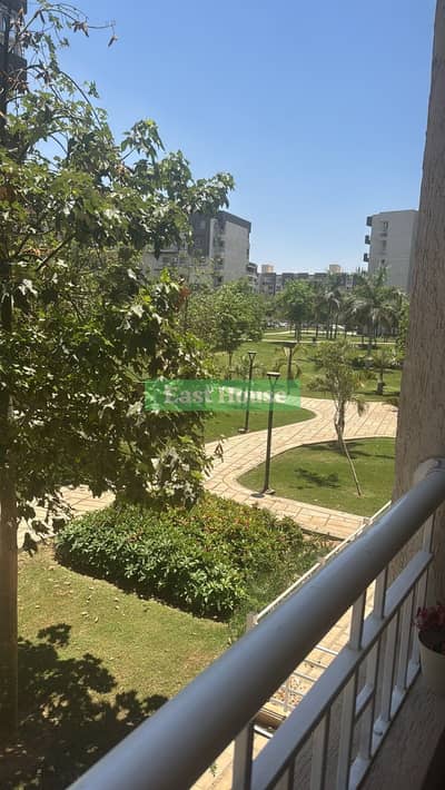 A distinctive apartment of 165 square meters for sale in Madinaty, Takmila Aqsat, in B12, next to Al-Mahra'a services, with some special finishes, Vie