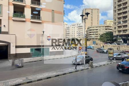 Mezzanine Shop for Rent 90 m San Stefano (Steps from the Sea)