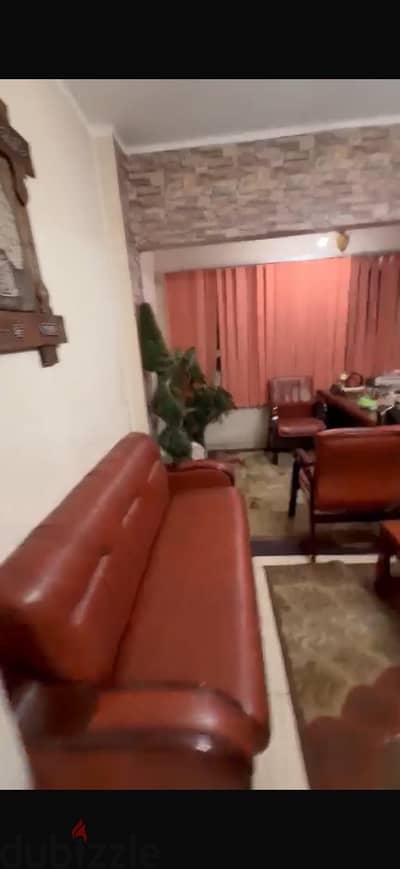 غرفة مكتب مدير وكرسى هيدرولكاملة وانترية جلدومكتبه بحالة الزيرو للبيع