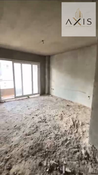 Apartment with a Private Garden for sale at an amazing price, 180 SQM, Garden 100 SQM in Cairo University Compound, October, el sheikh zayed
