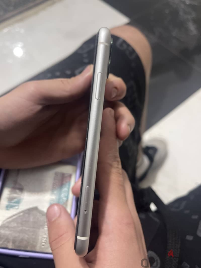Apple - iPhone 11 2