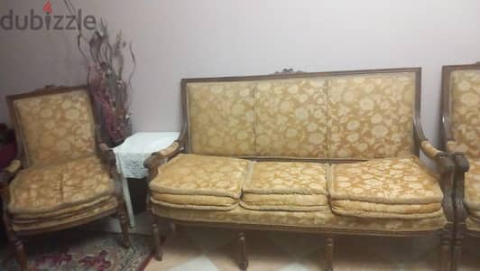 طقم كنبه وكرسيين عمولة