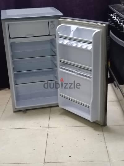 ثلاجه ميني بار وايت ويل بحاله ممتازه لم يتم عمل صيانه نهائي