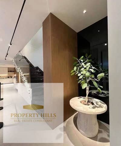 196 sqm villa for sale next to the American University (AUC)—ready for viewing. Offered at a competitive price for the New Cairo (Tagamoa) area, with a 5% down payment and flexible, long-term installment plans.