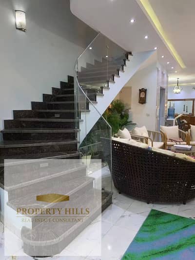 200 sqm villa for sale next to the American University (AUC)—ready for viewing. Offered at a competitive price for the New Cairo (Tagamoa) area, with a 5% down payment and flexible, long-term installment plans.