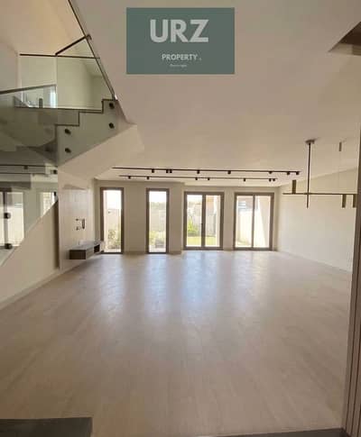 Stunning view book your villa 12 years easy installments project connecting Fifth Settlement Mostakbal City next Privado Madinaty mins Hyde Park