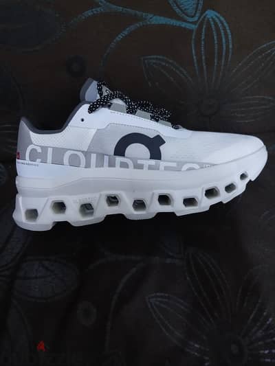 on cloud original Monster 43